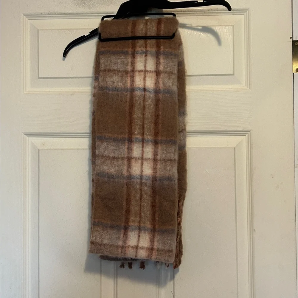 a.n.a. Plaid Scarf Tan